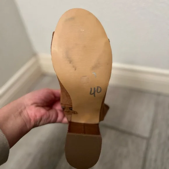 Steve Madden Brown suede chunky block heel with side zipper - Picture 5 of 5